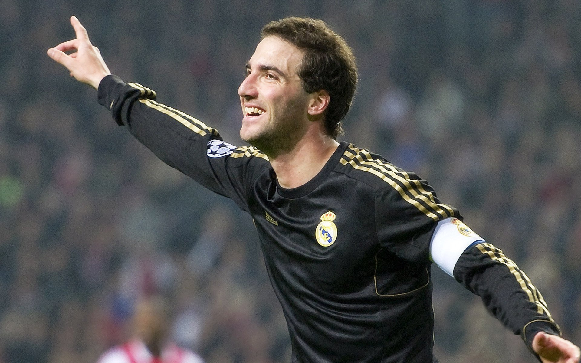 莱万多夫斯基连续11场破门，刷新欧洲顶级联赛进球纪录，莱万多夫斯基参加欧洲杯吗